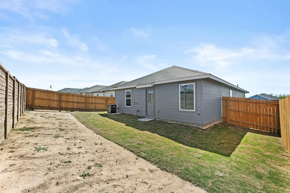 401 Wild Goose Drive Luling, TX 78648