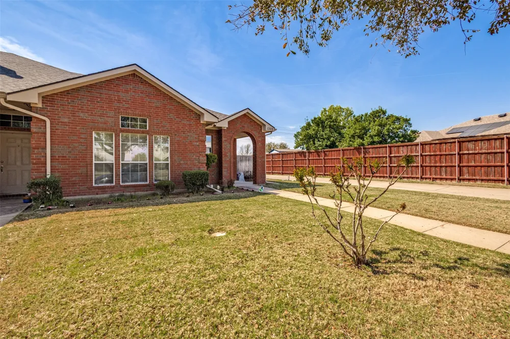 1302 Poinsettia Boulevard Denton, TX 76208