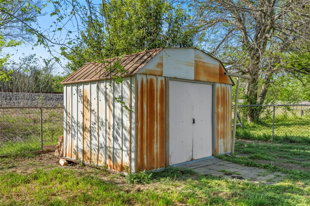 901 Main Street West, TX 76691