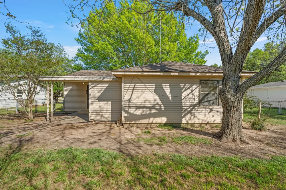 901 Main Street West, TX 76691