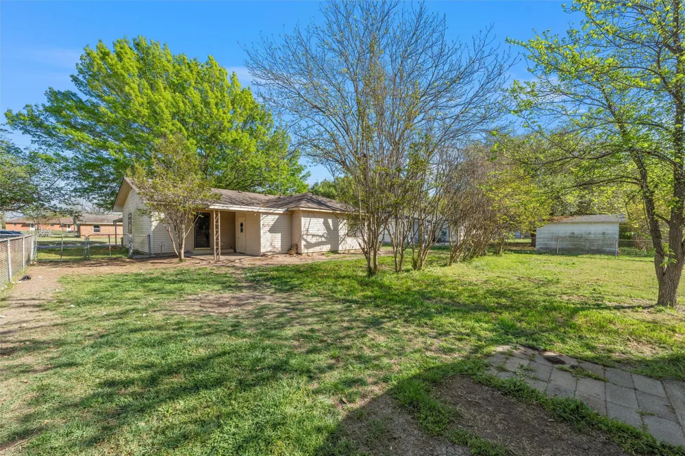 901 Main Street West, TX 76691