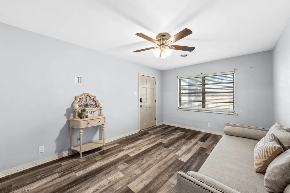 901 Main Street West, TX 76691