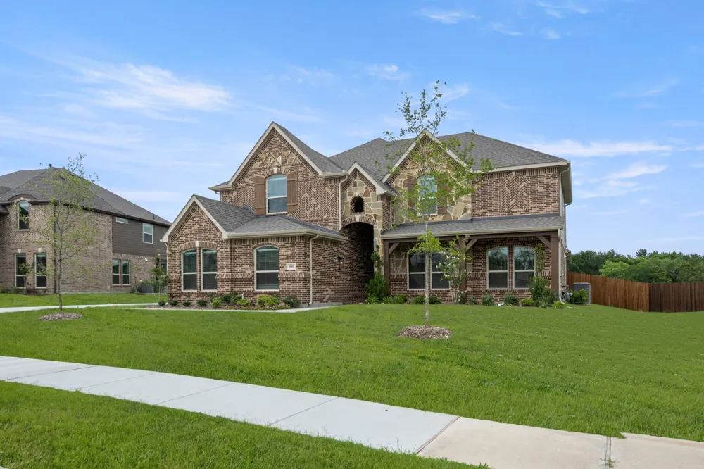 1001 E Hidden Lakes Drive DeSoto, TX 75115
