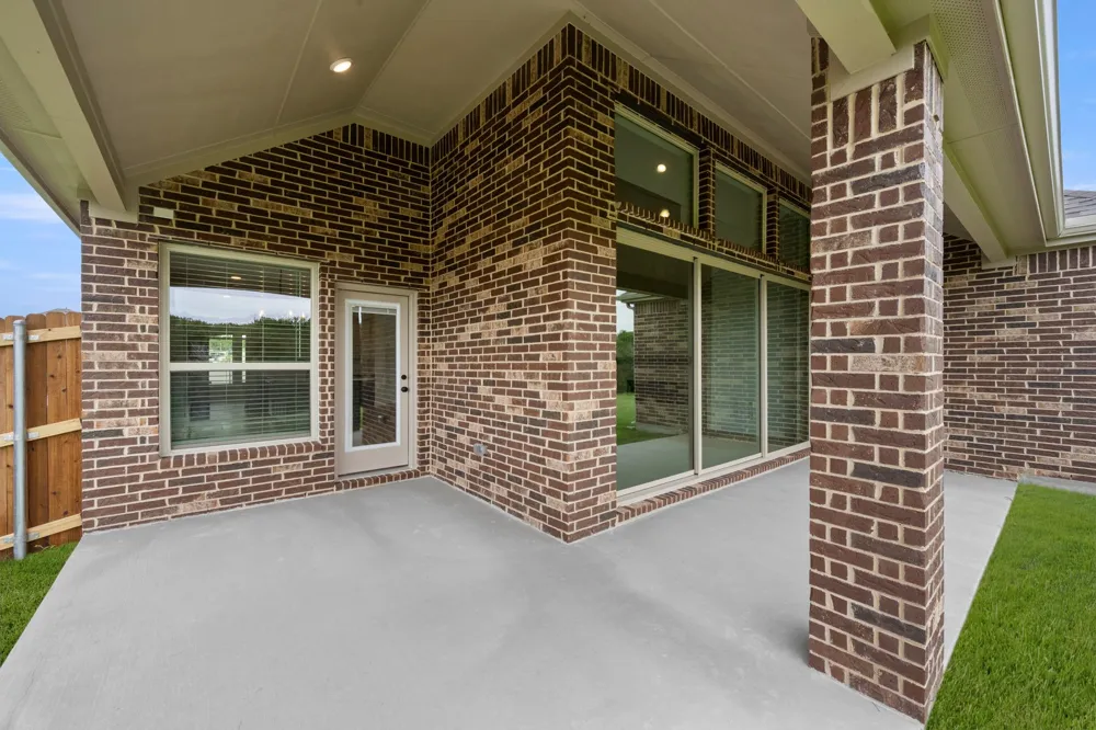1001 E Hidden Lakes Drive DeSoto, TX 75115