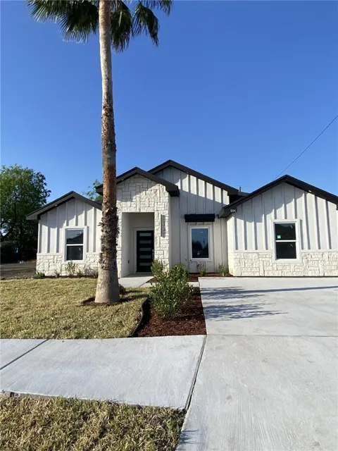 604 W La Quinta Drive