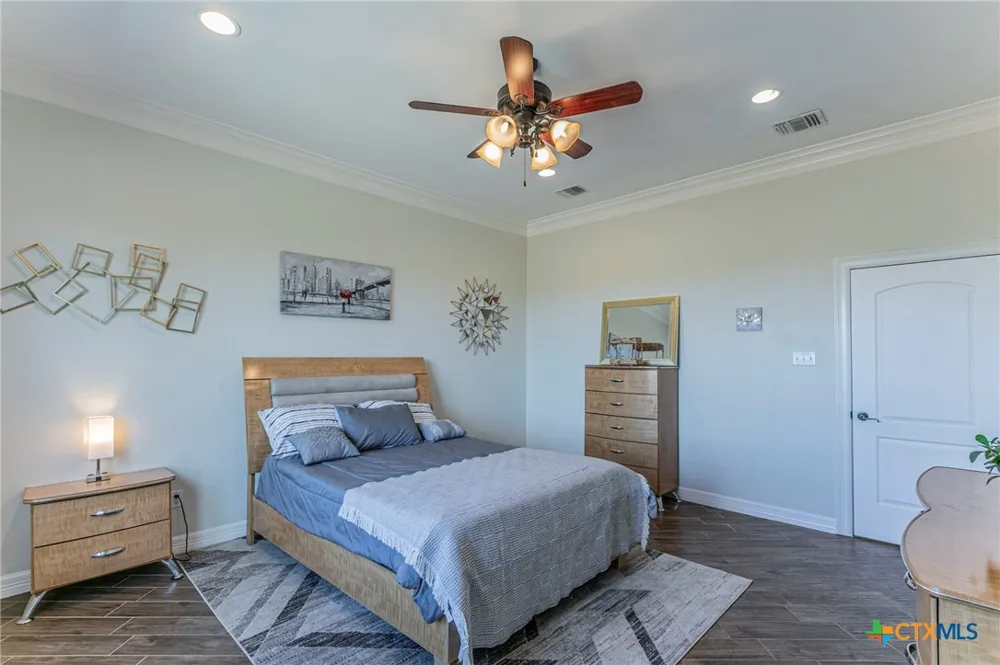 300 Magan Lane Jarrell, TX 76537