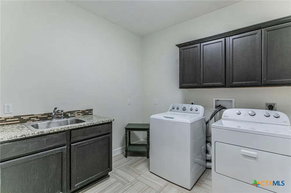 300 Magan Lane Jarrell, TX 76537