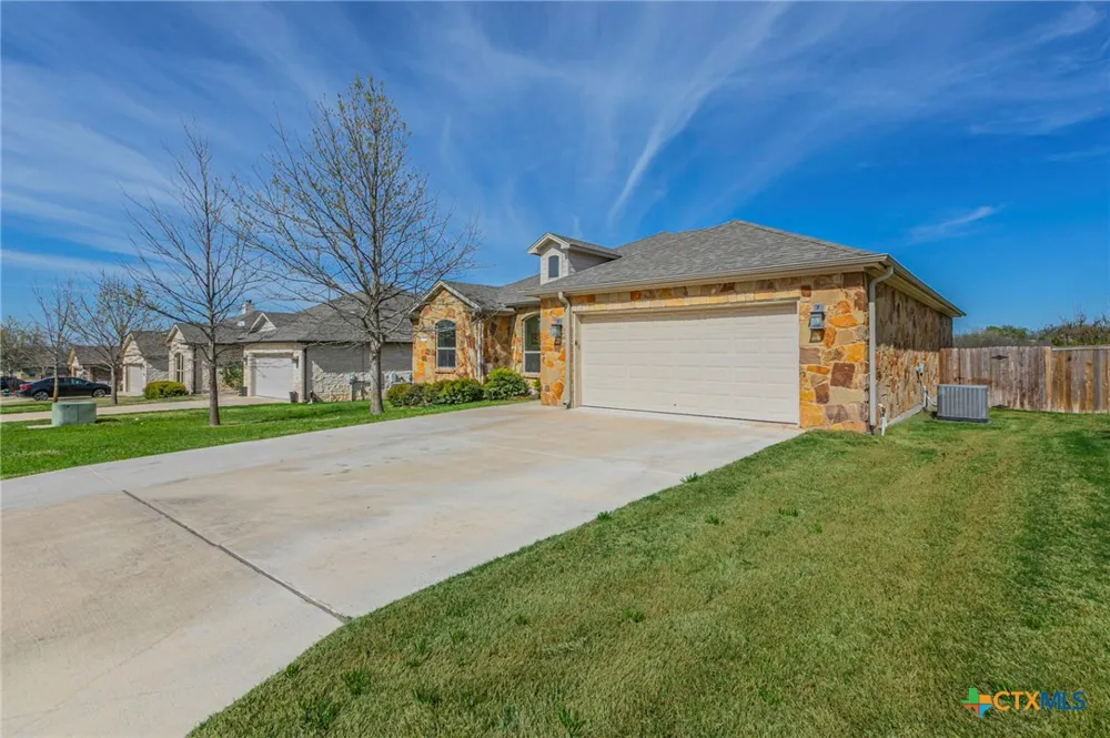 300 Magan Lane Jarrell, TX 76537