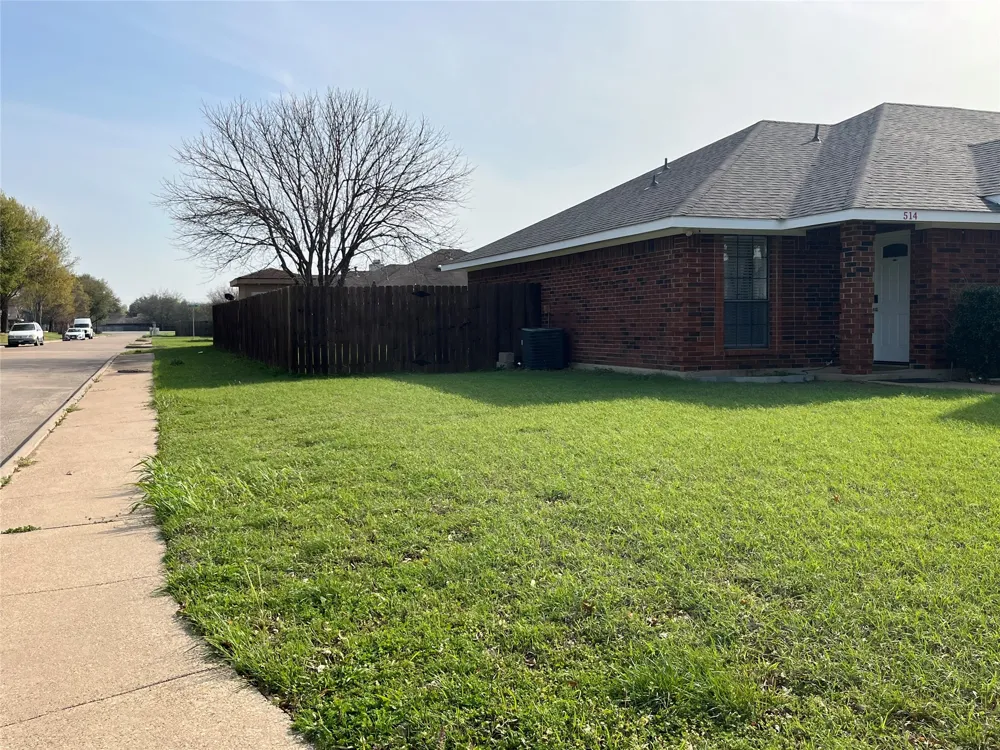 514 Amber Lane DeSoto, TX 75115