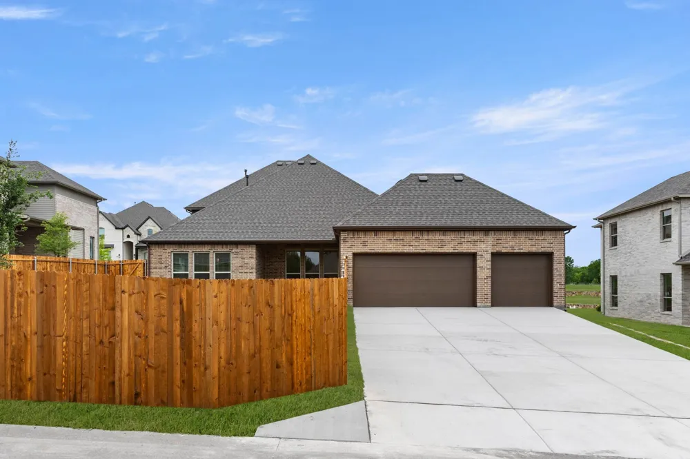 412 Newpark Boulevard DeSoto, TX 75115