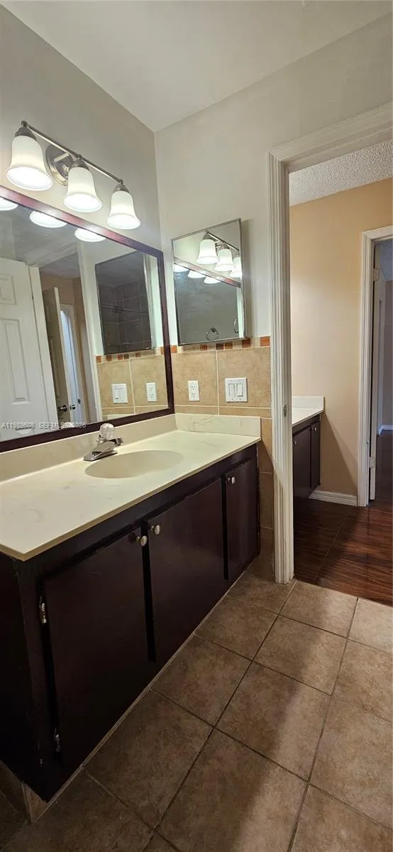 610 Commodore Dr Plantation, FL 33325