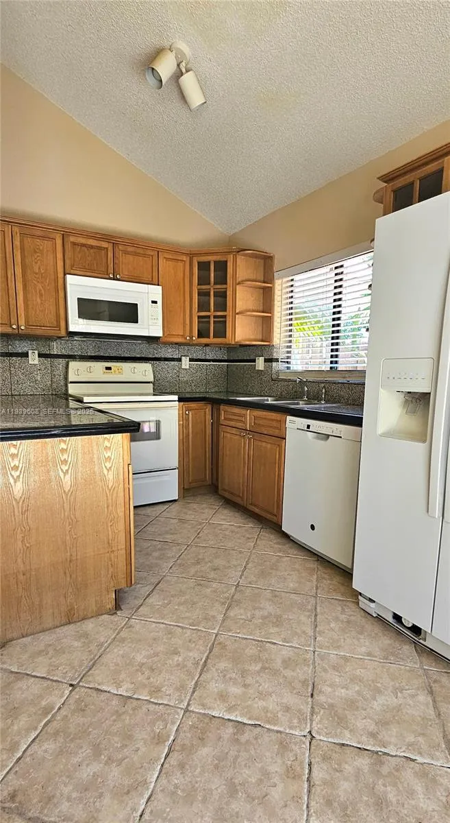 610 Commodore Dr Plantation, FL 33325