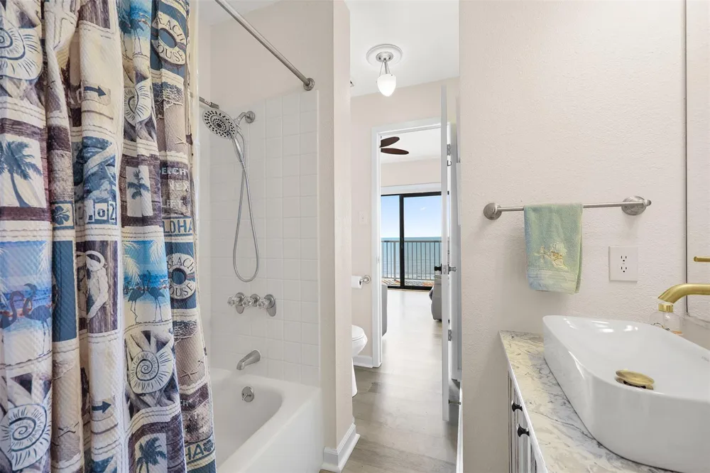 7700 Seawall Boulevard #611 Galveston, TX 77551