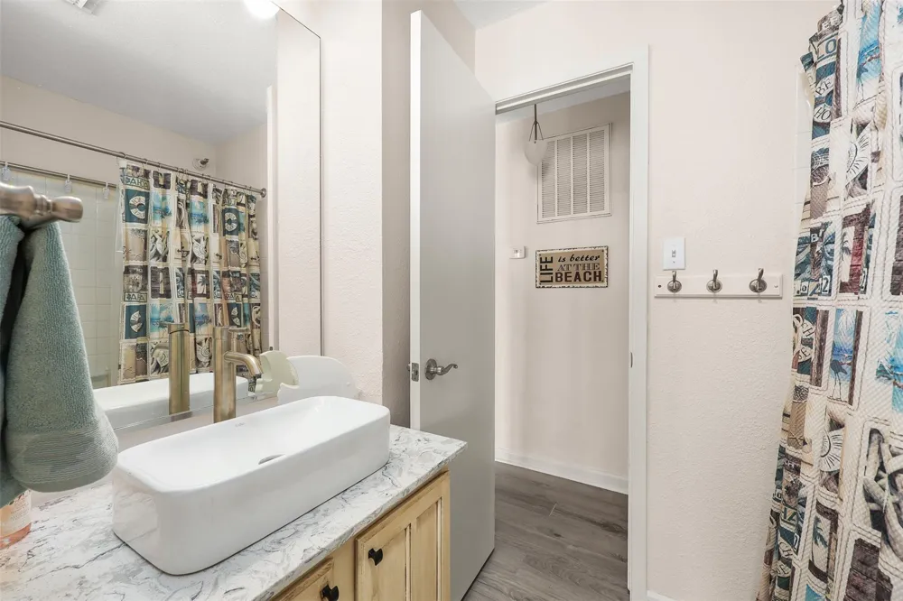 7700 Seawall Boulevard #611 Galveston, TX 77551