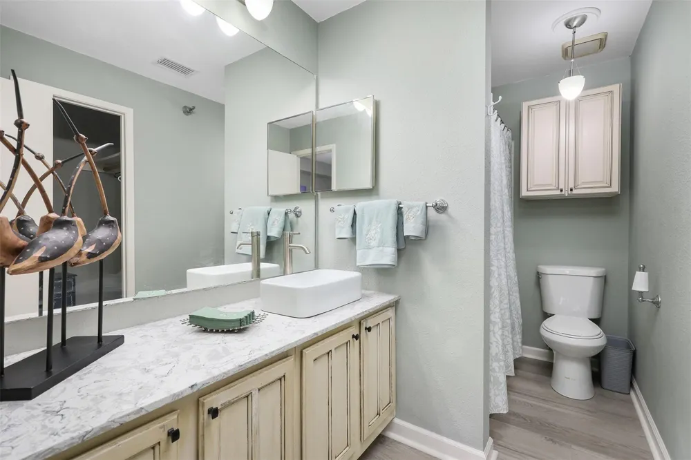 7700 Seawall Boulevard #611 Galveston, TX 77551
