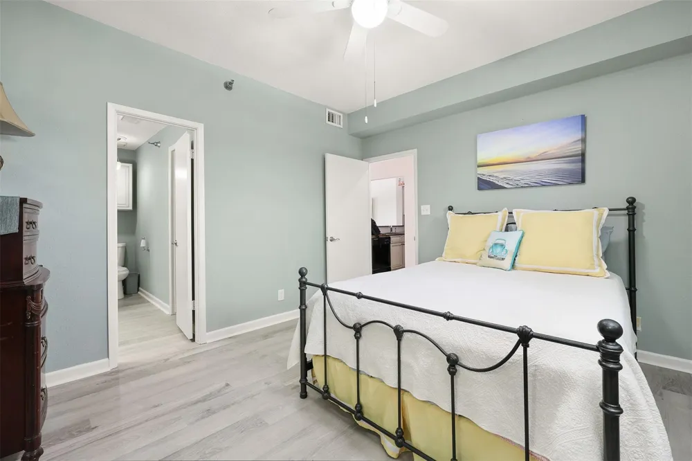 7700 Seawall Boulevard #611 Galveston, TX 77551