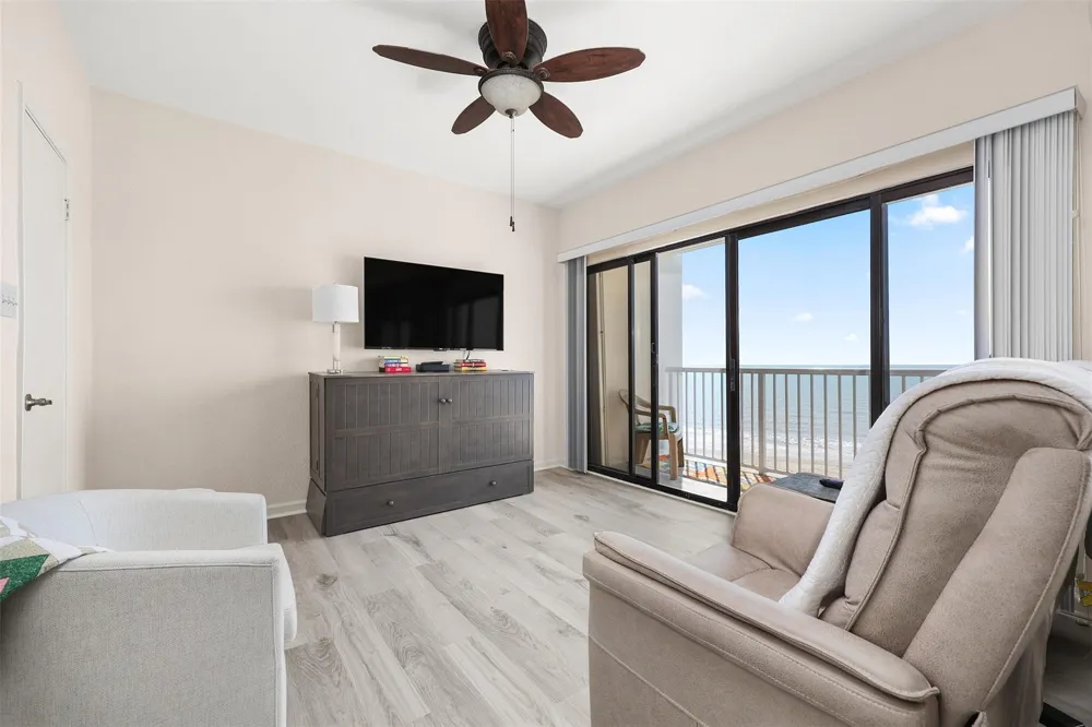 7700 Seawall Boulevard #611 Galveston, TX 77551