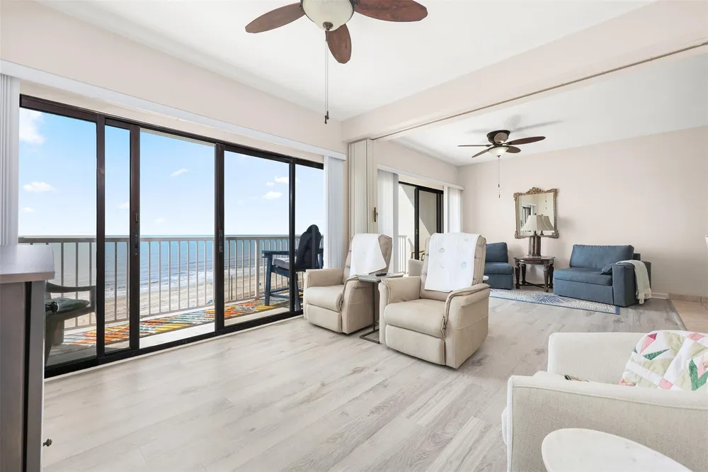 7700 Seawall Boulevard #611 Galveston, TX 77551