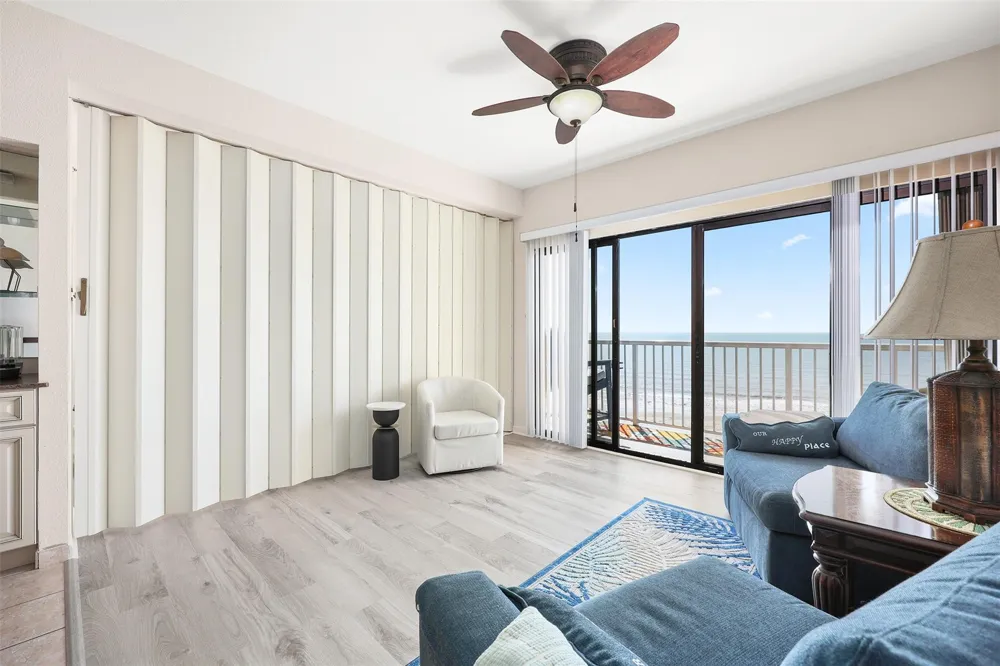 7700 Seawall Boulevard #611 Galveston, TX 77551