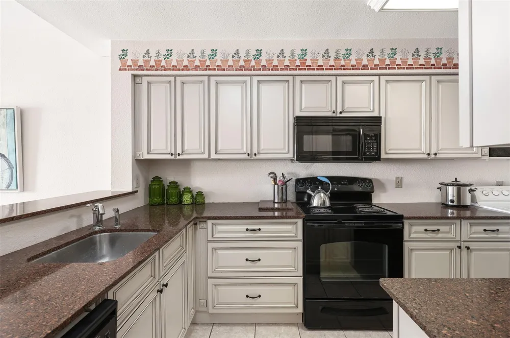 7700 Seawall Boulevard #611 Galveston, TX 77551