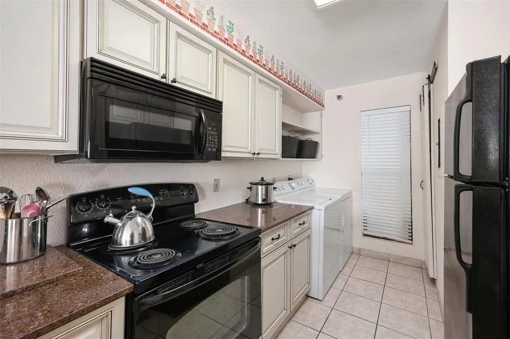 7700 Seawall Boulevard #611 Galveston, TX 77551