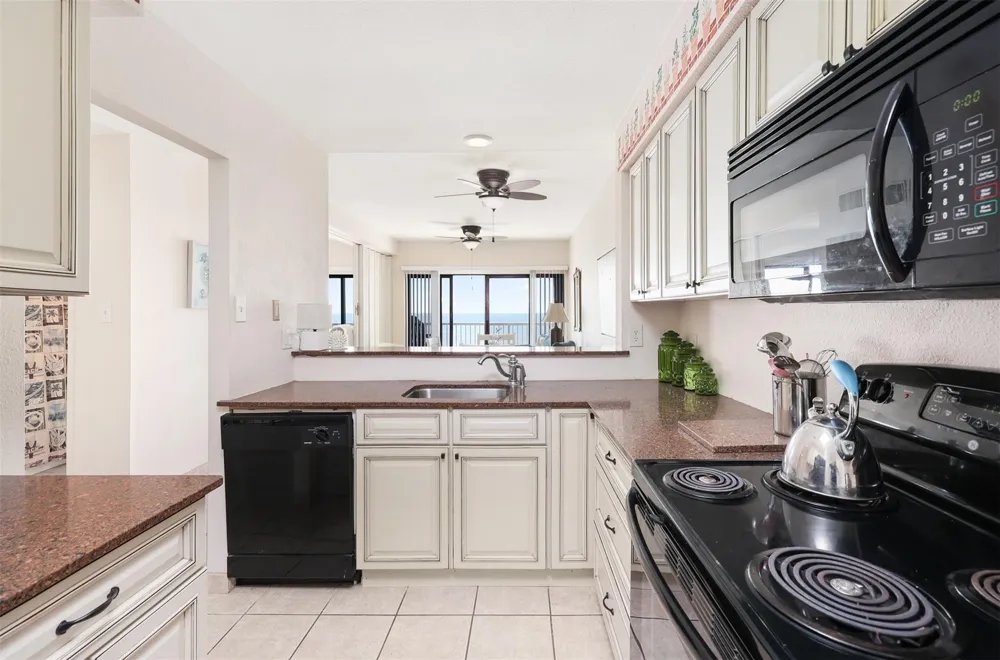 7700 Seawall Boulevard #611 Galveston, TX 77551