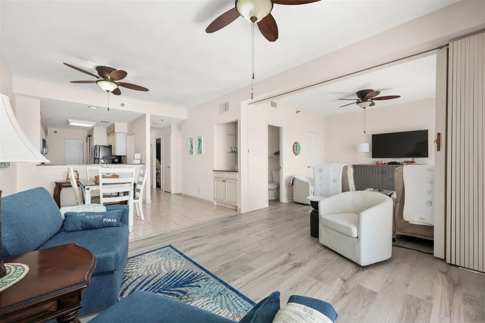 7700 Seawall Boulevard #611 Galveston, TX 77551