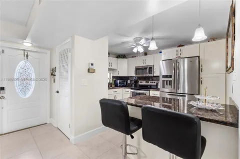 9420 S Hollybrook Lake Dr #206