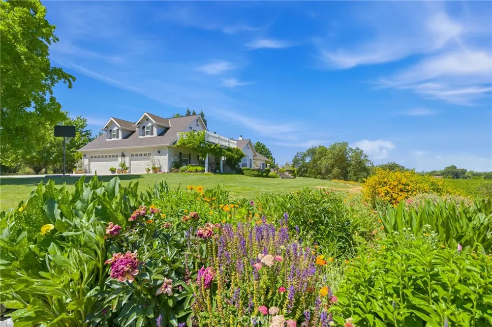11126 Livingston Cressey Road Livingston, CA 95334