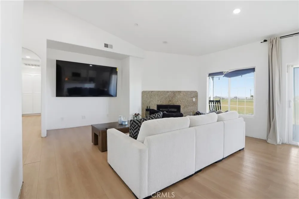 7576 Sunset Phelan, CA 92371