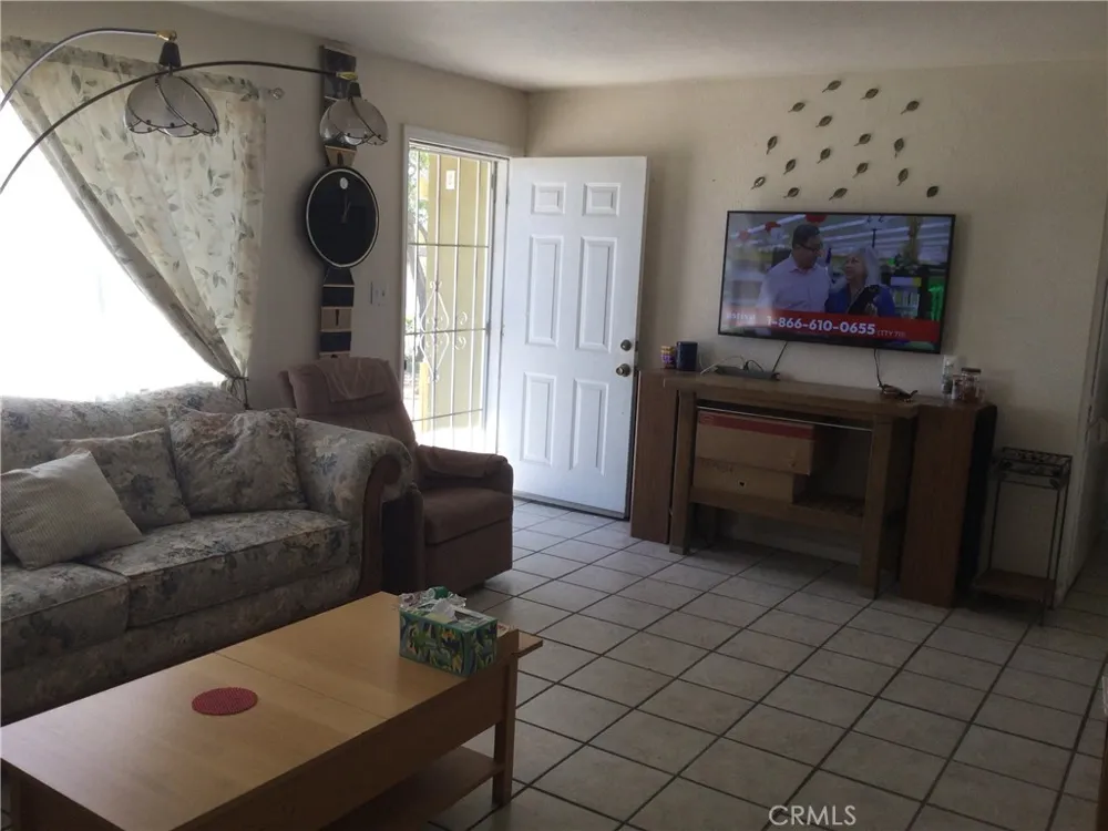 10345 E Palmdale Littlerock, CA 93591