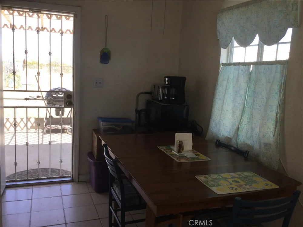10345 E Palmdale Littlerock, CA 93591