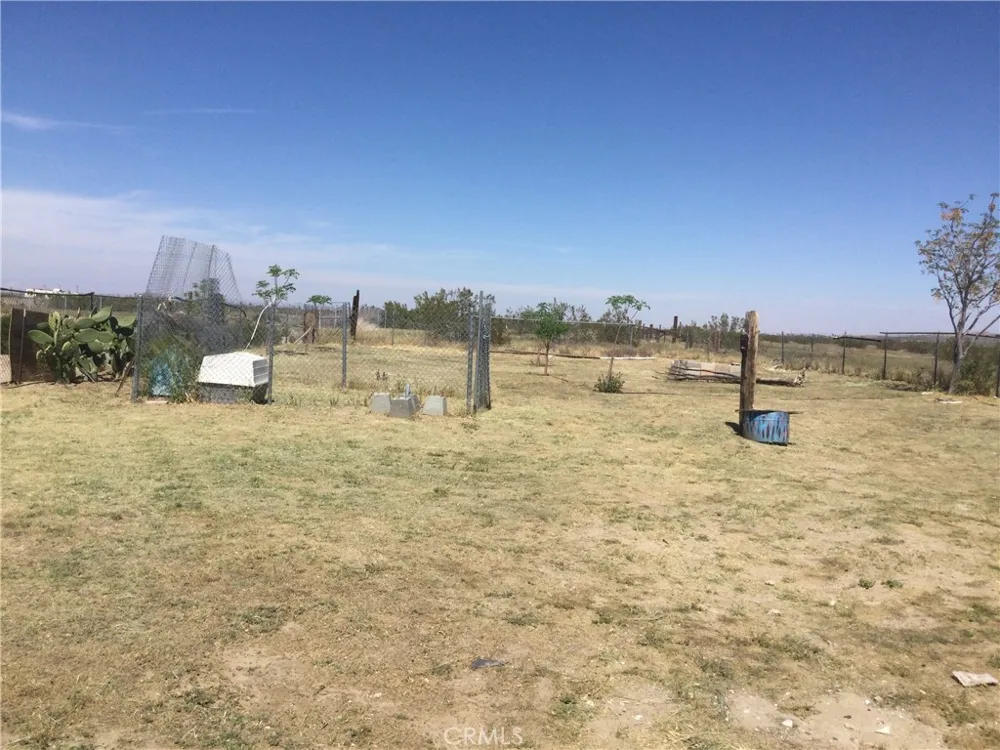 10345 E Palmdale Littlerock, CA 93591
