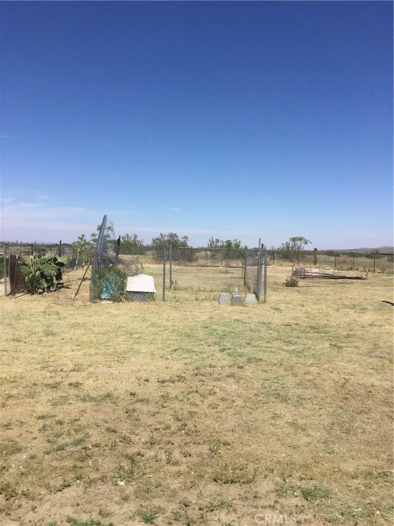10345 E Palmdale Littlerock, CA 93591