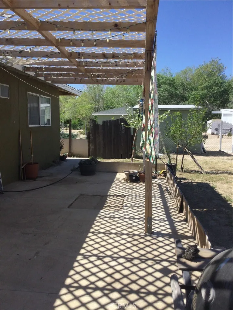 10345 E Palmdale Littlerock, CA 93591
