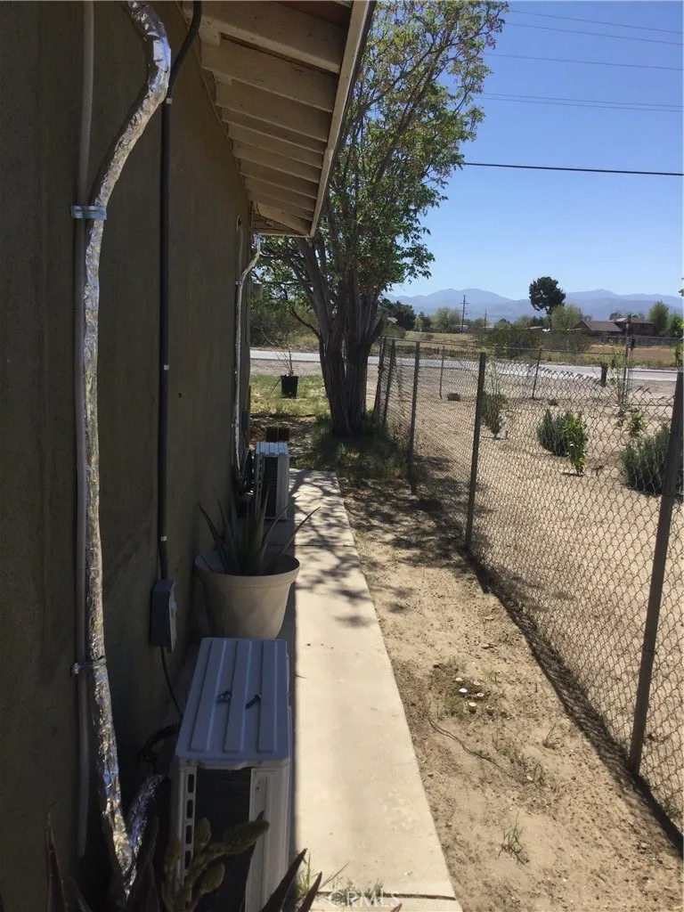 10345 E Palmdale Littlerock, CA 93591