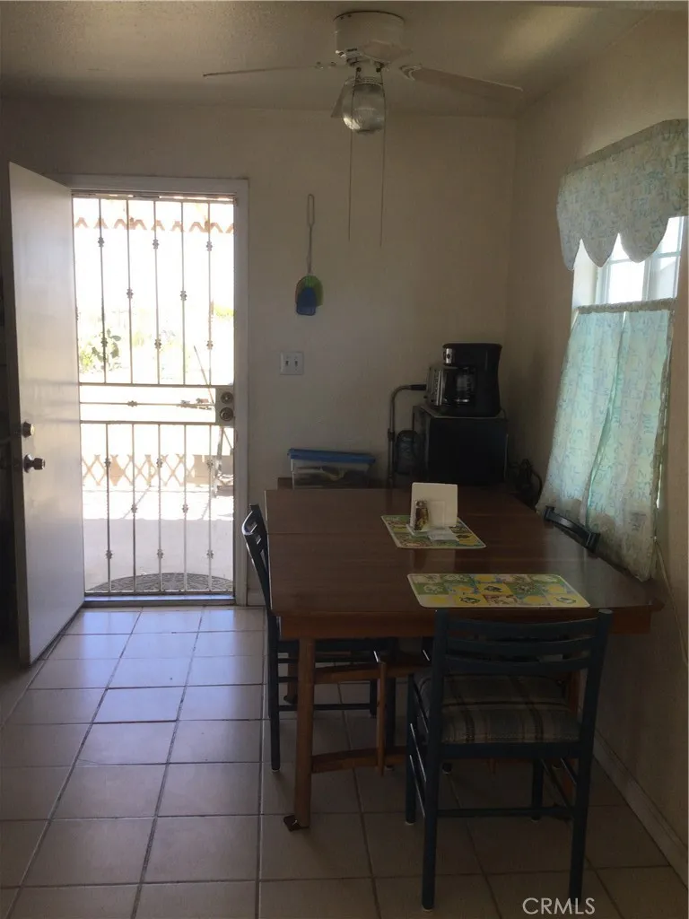 10345 E Palmdale Littlerock, CA 93591