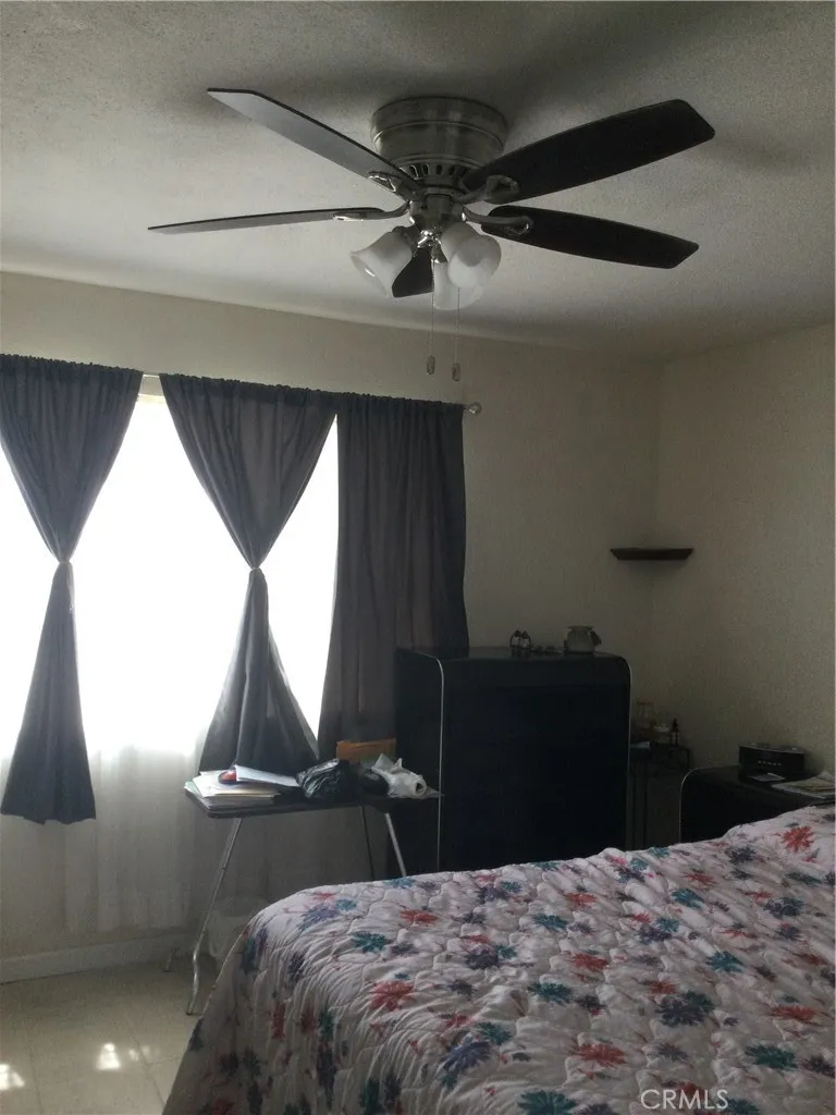 10345 E Palmdale Littlerock, CA 93591