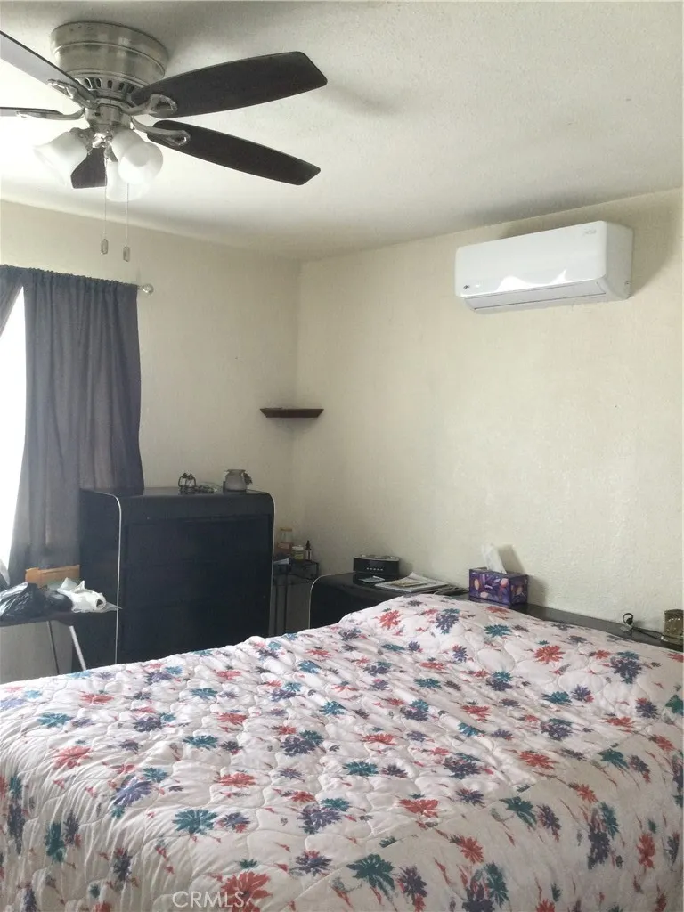 10345 E Palmdale Littlerock, CA 93591