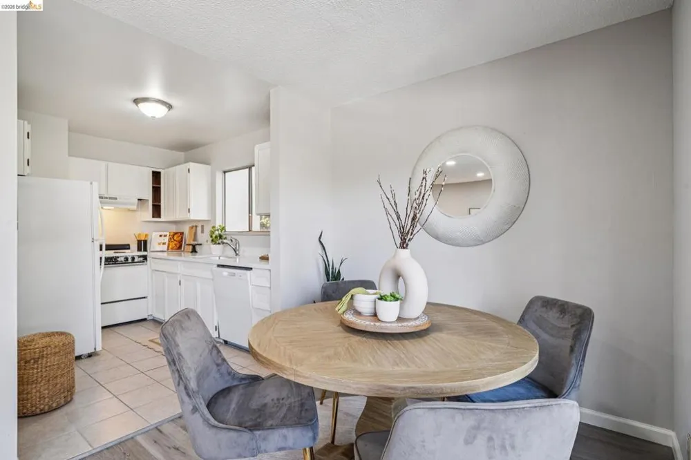 2614 Warring St #6 Berkeley, CA 94704