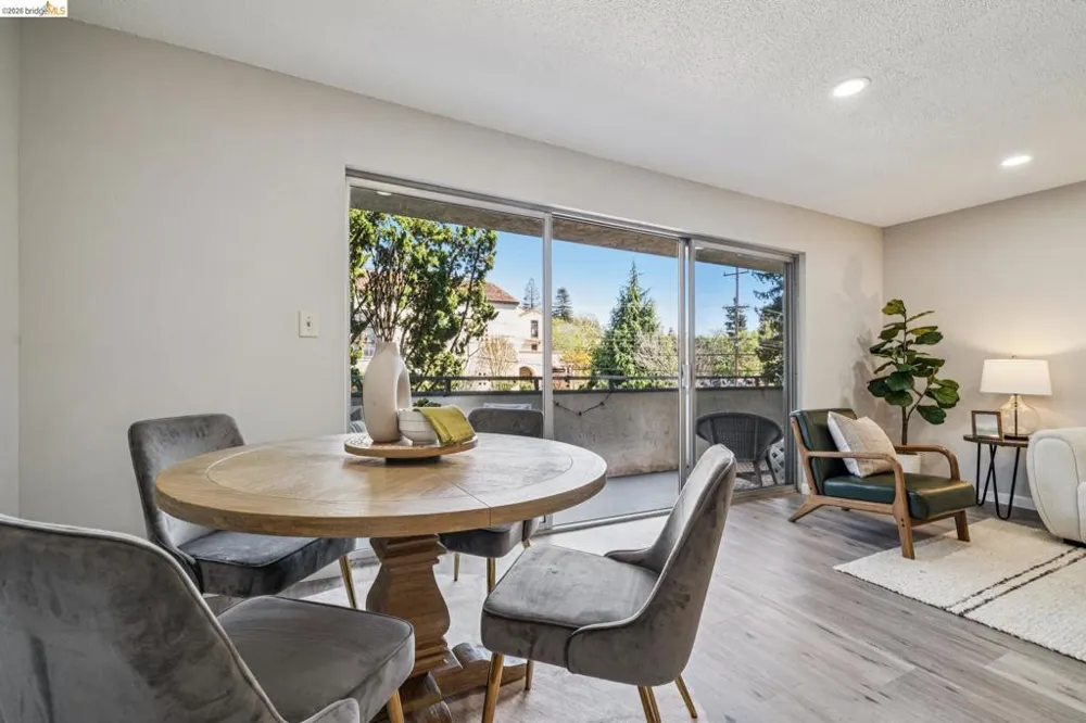 2614 Warring St #6 Berkeley, CA 94704