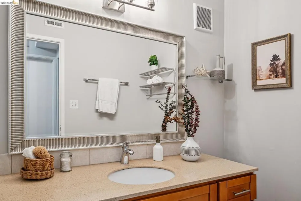 2614 Warring St #6 Berkeley, CA 94704