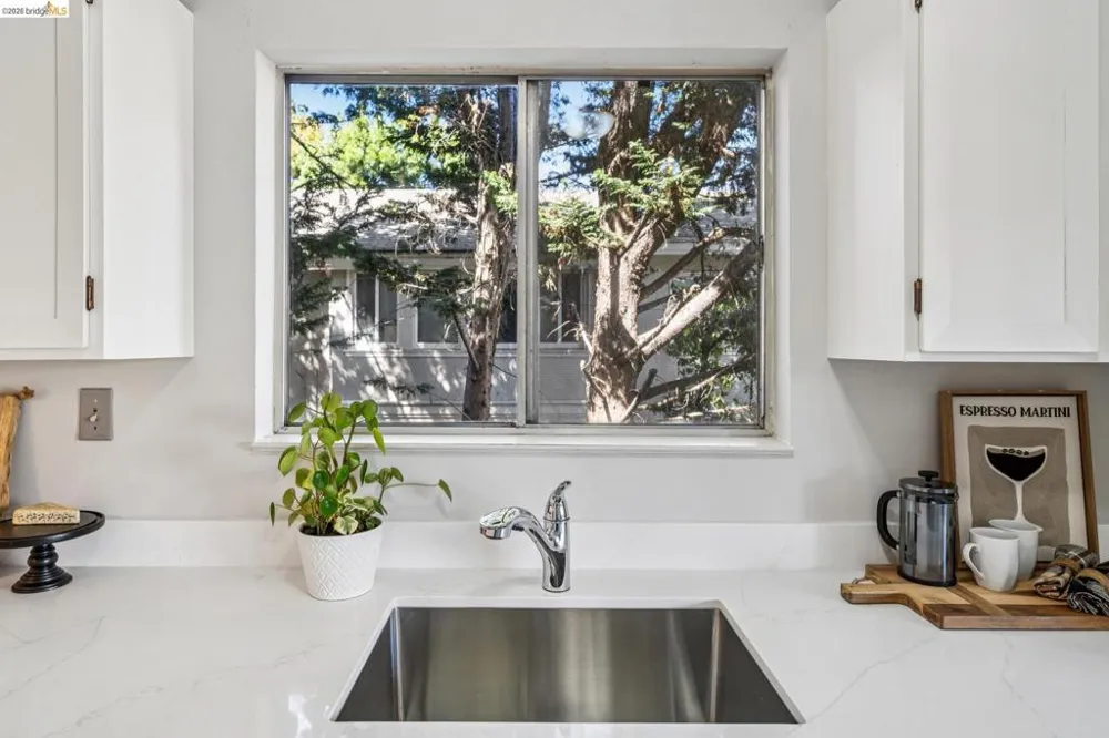 2614 Warring St #6 Berkeley, CA 94704
