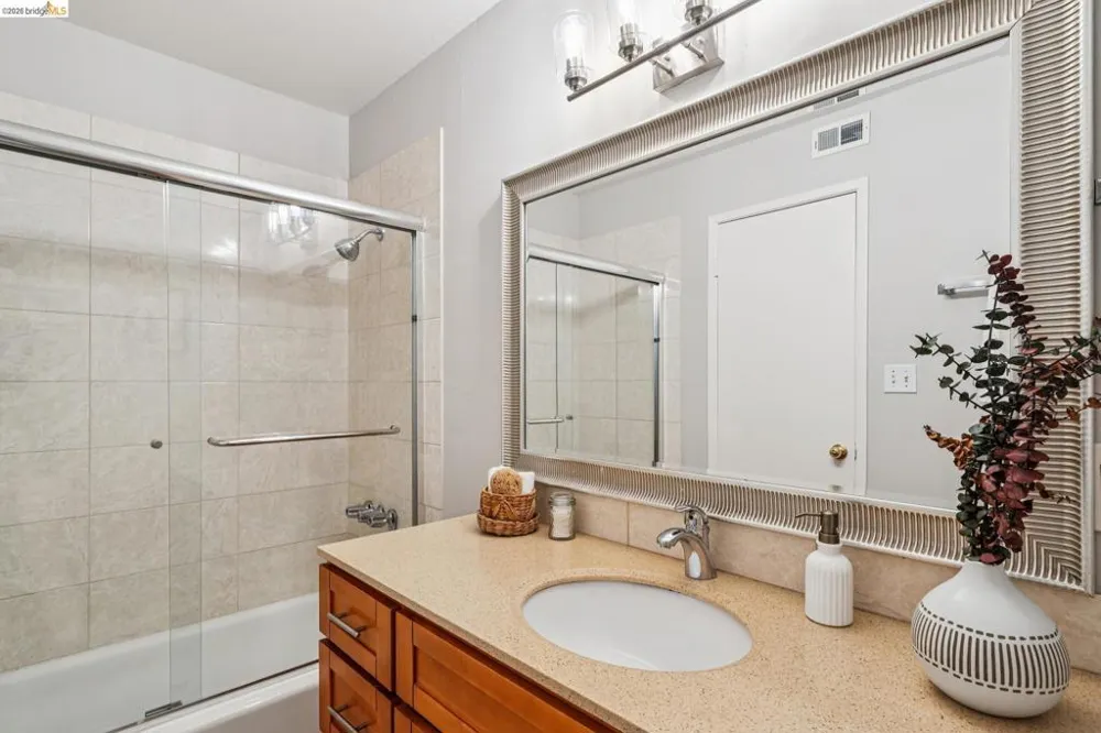 2614 Warring St #6 Berkeley, CA 94704