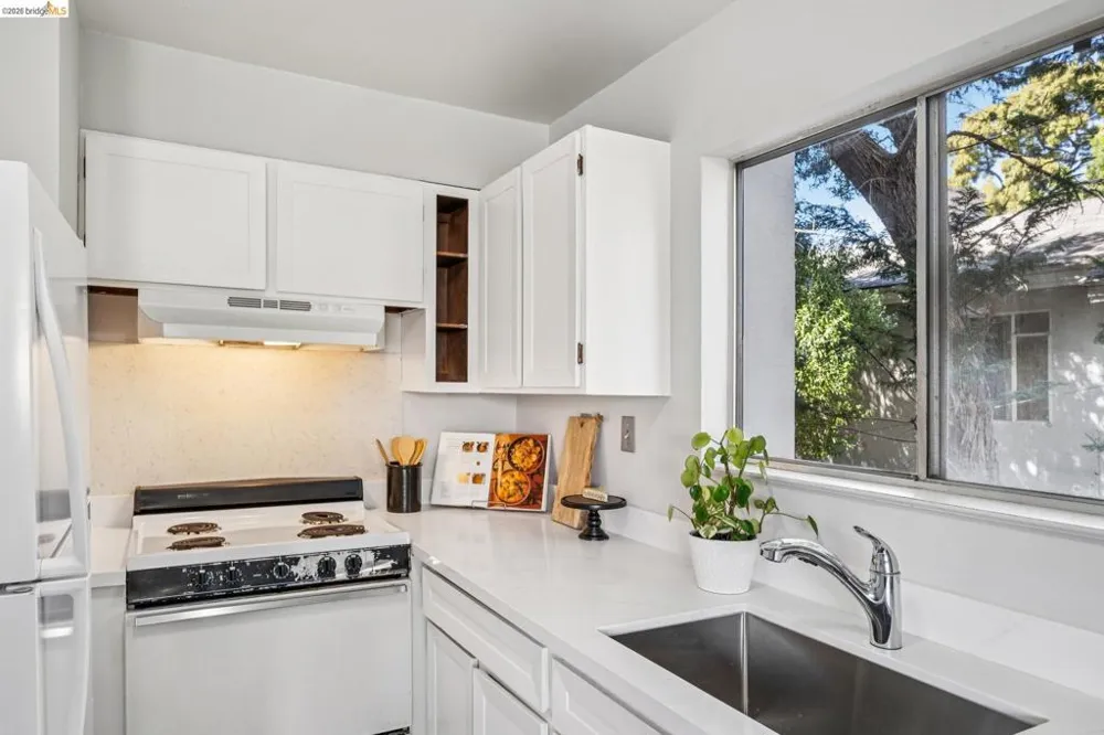 2614 Warring St #6 Berkeley, CA 94704