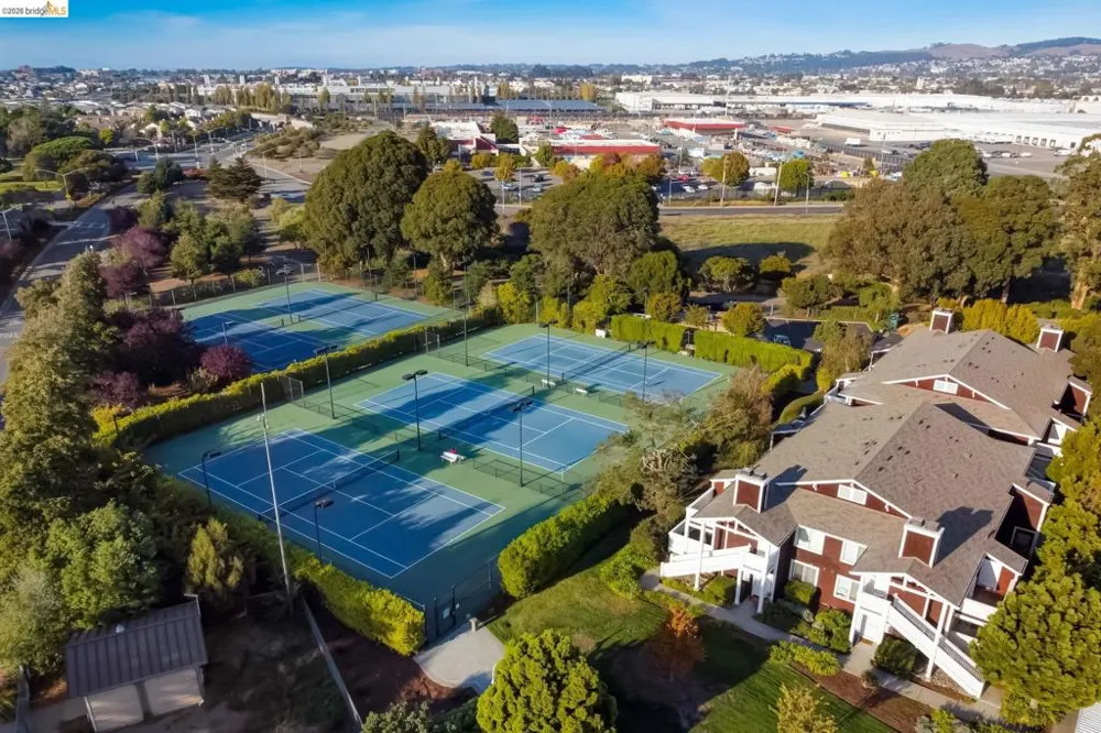91 Marina Lakes Dr Richmond, CA 94804