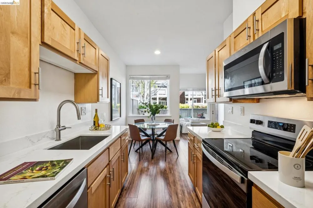 91 Marina Lakes Dr Richmond, CA 94804