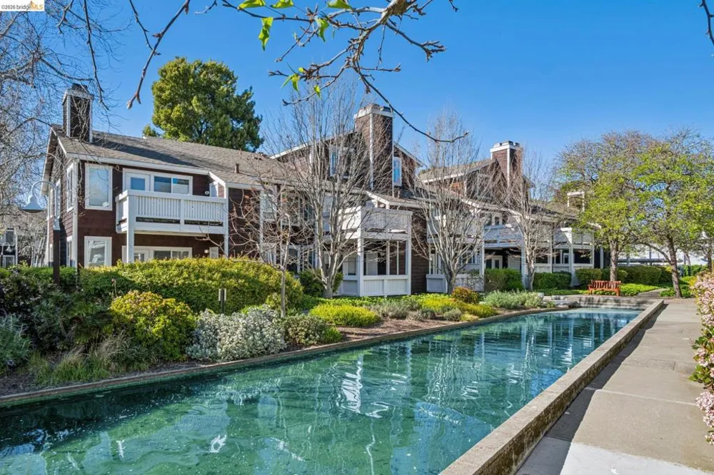 91 Marina Lakes Dr Richmond, CA 94804