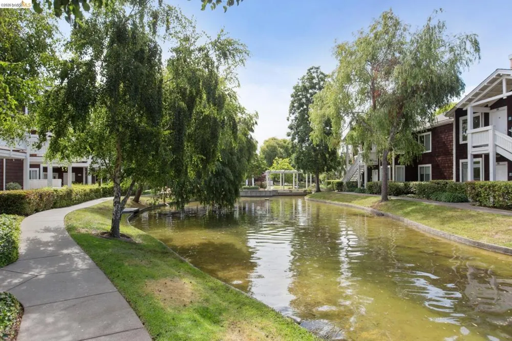 91 Marina Lakes Dr Richmond, CA 94804