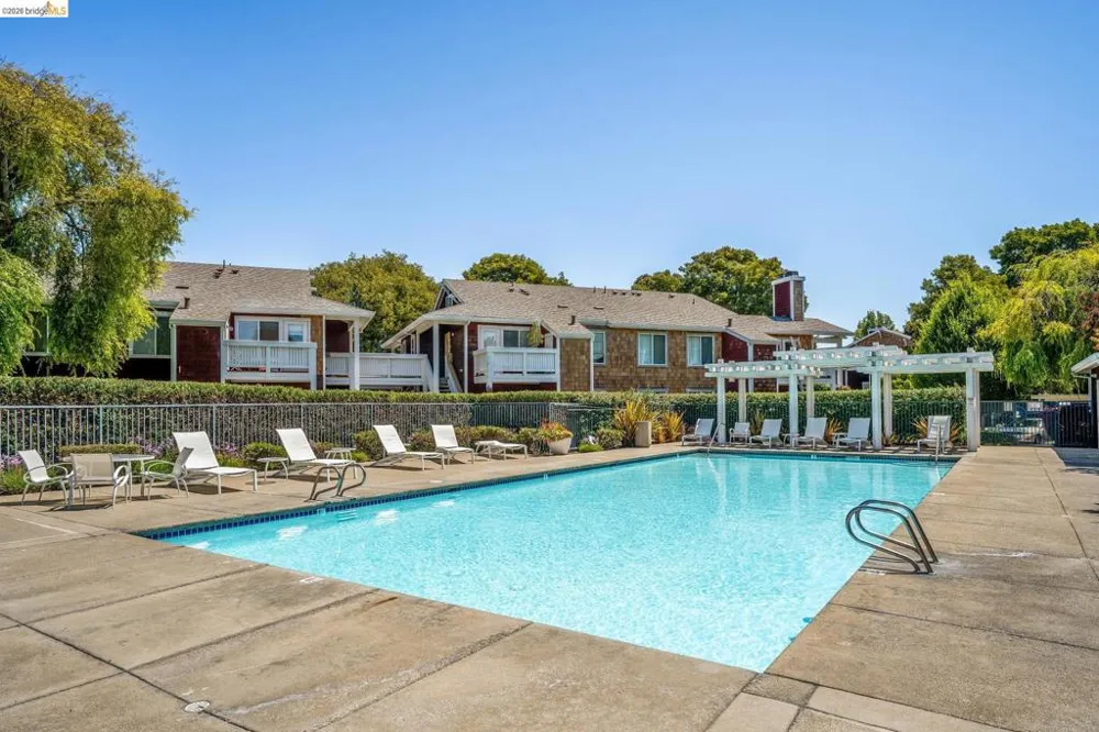 91 Marina Lakes Dr Richmond, CA 94804